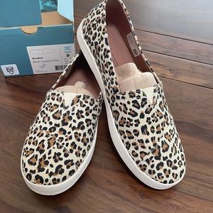 NEW! TOMS Avalon Canvas Slip-Ons [Animal Print]